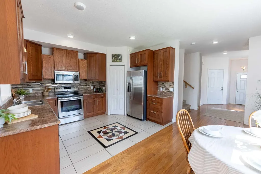 5140 51 Street Lacombe AB T4L 1H9
