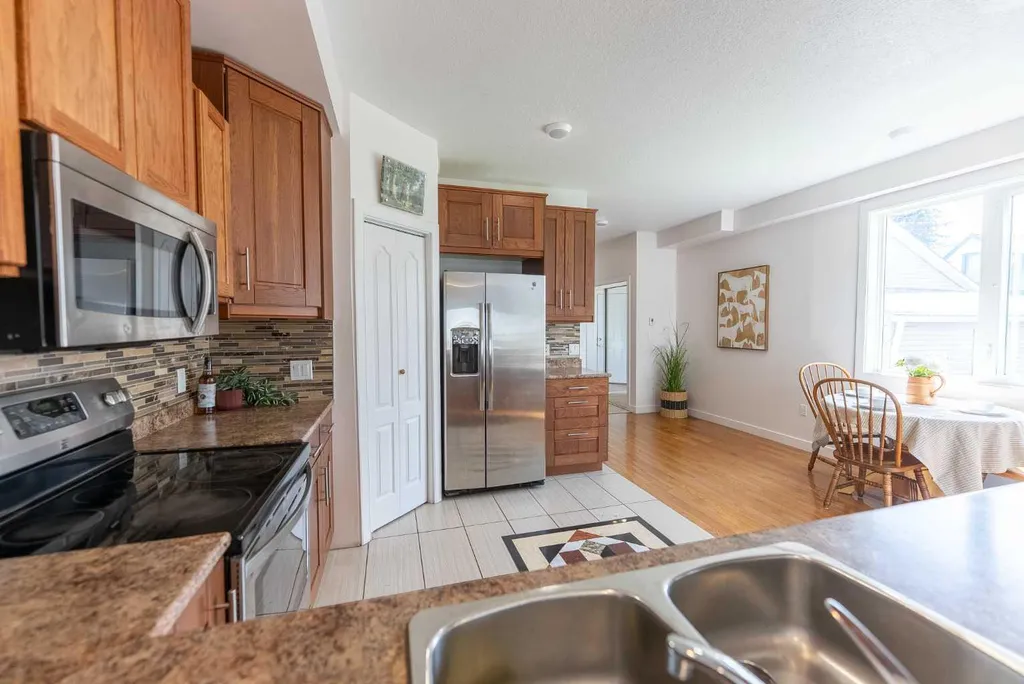 5140 51 Street Lacombe AB T4L 1H9