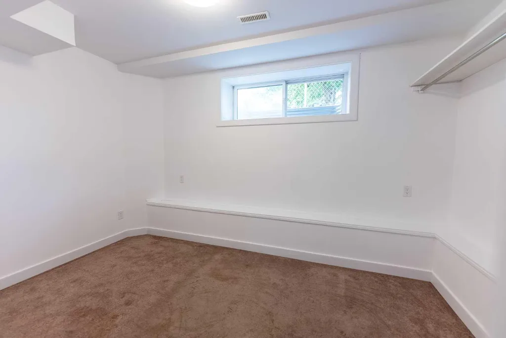 5140 51 Street Lacombe AB T4L 1H9