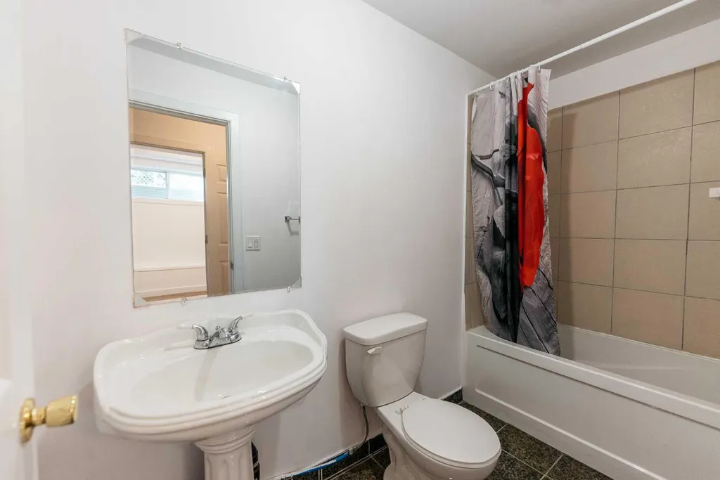 5140 51 Street Lacombe AB T4L 1H9