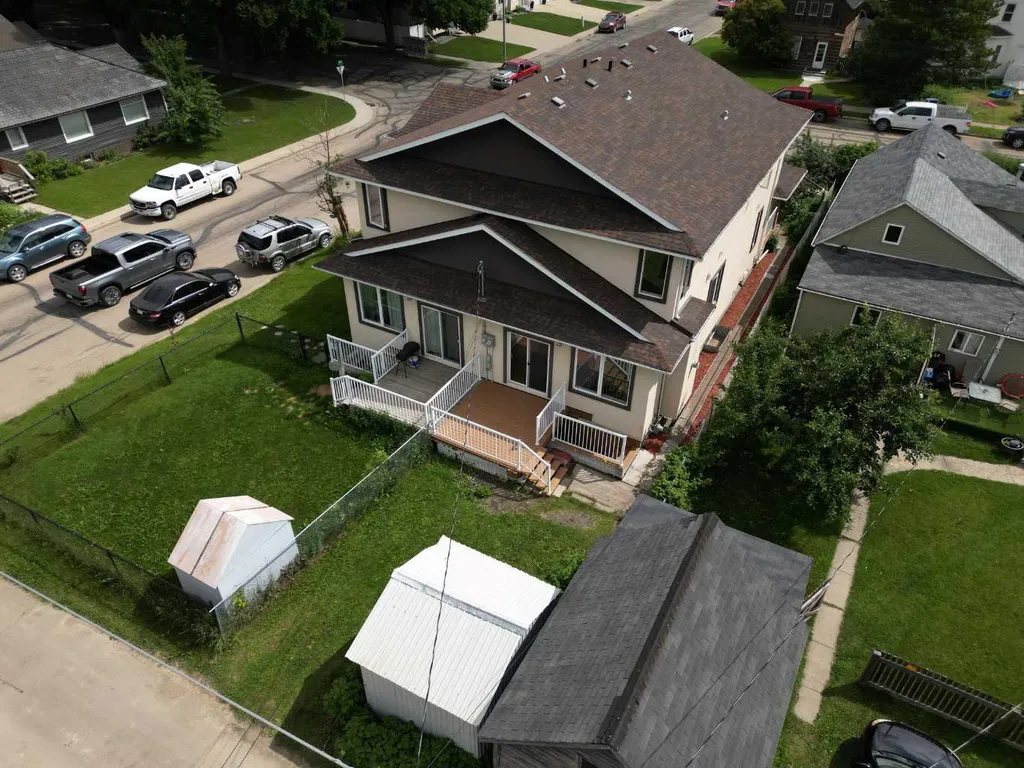 5140 51 Street Lacombe AB T4L 1H9