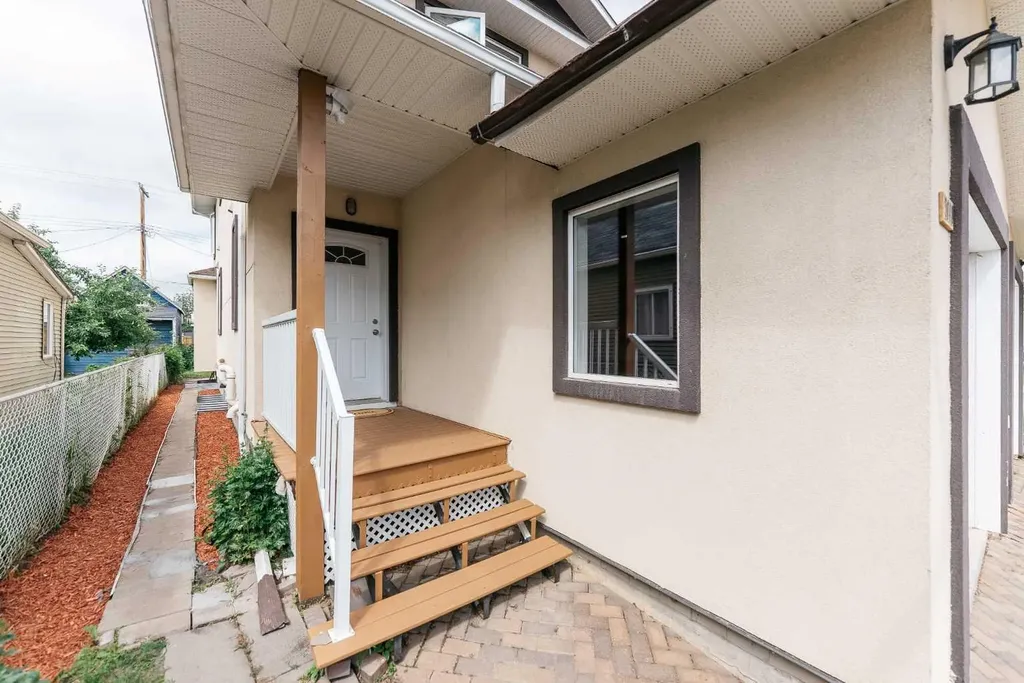 5140 51 Street Lacombe AB T4L 1H9