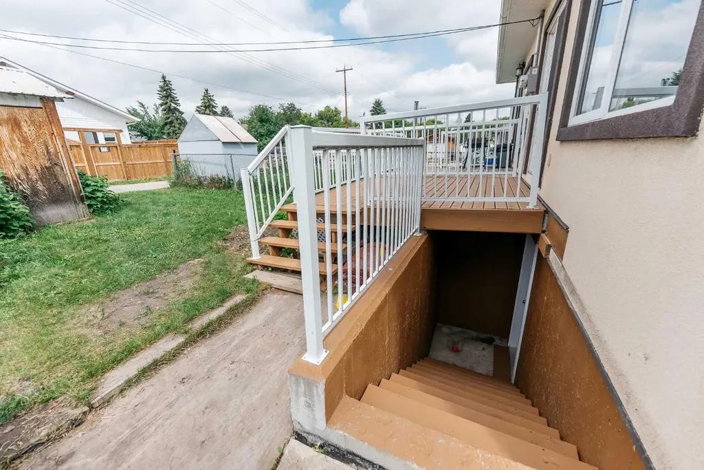 5140 51 Street Lacombe AB T4L 1H9