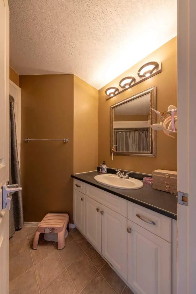 2308 58 Avenue Lloydminster AB T9V2Y5
