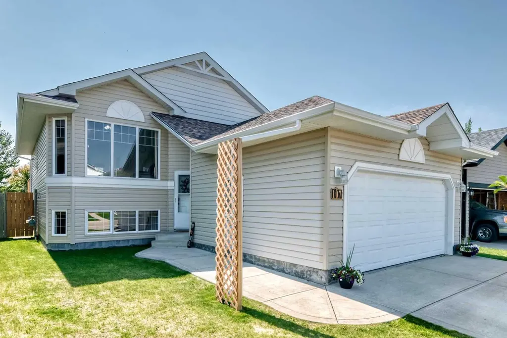107 Landry Bend Red Deer AB T4R 0H3