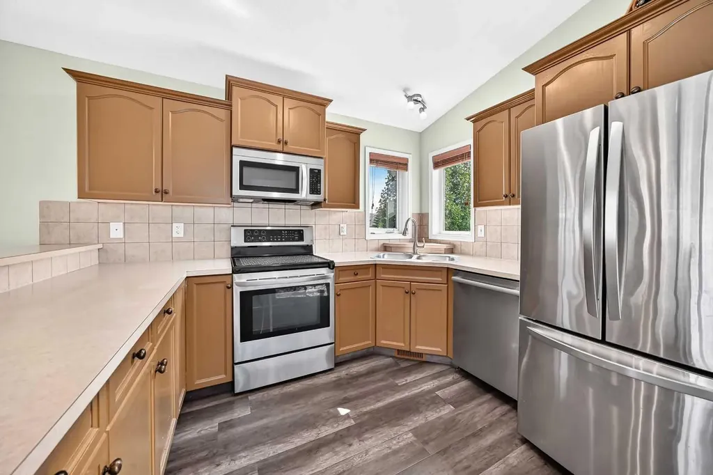 107 Landry Bend Red Deer AB T4R 0H3
