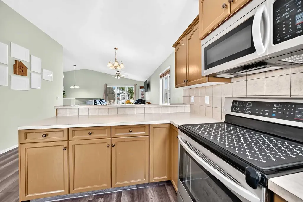 107 Landry Bend Red Deer AB T4R 0H3