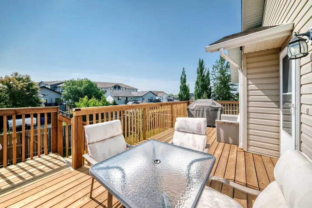 107 Landry Bend Red Deer AB T4R 0H3