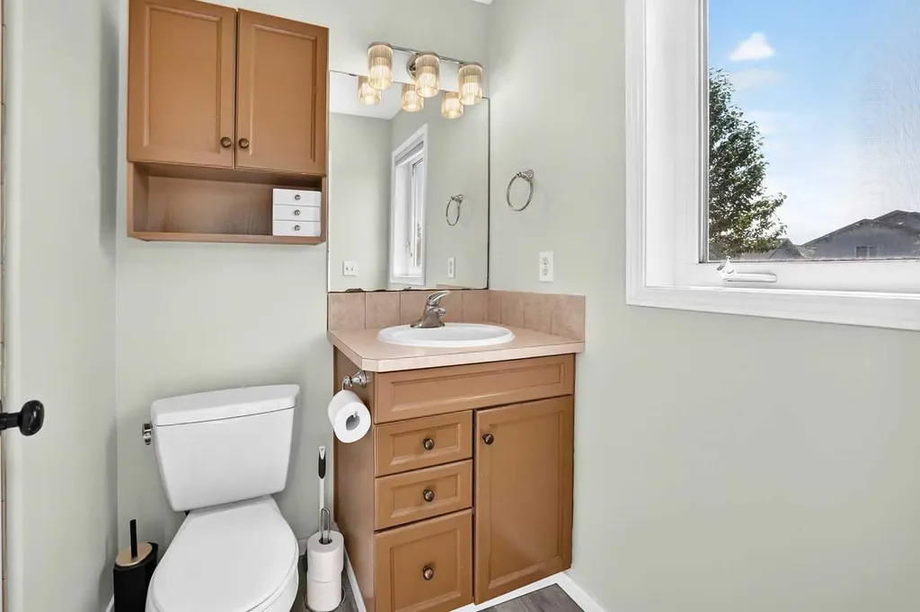 107 Landry Bend Red Deer AB T4R 0H3