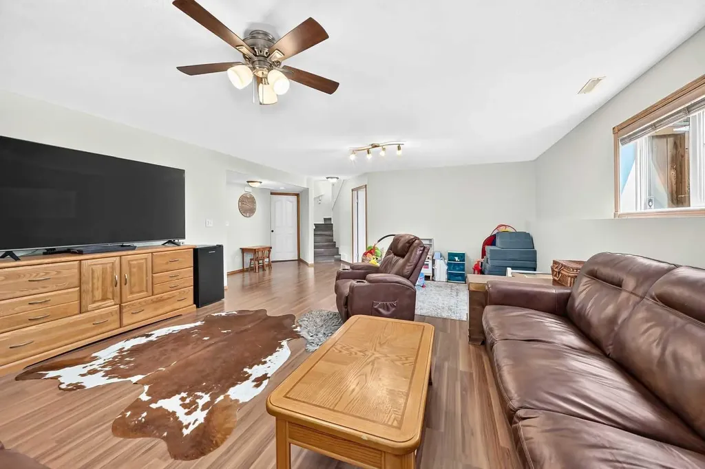 107 Landry Bend Red Deer AB T4R 0H3