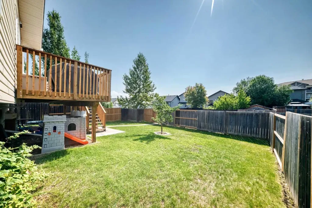 107 Landry Bend Red Deer AB T4R 0H3