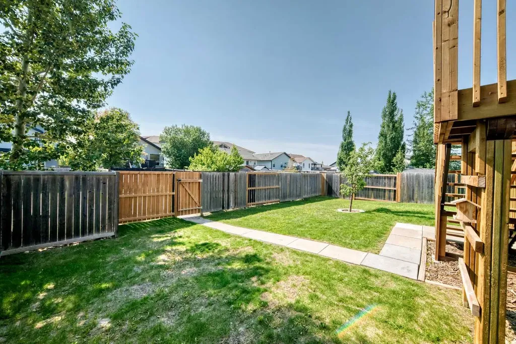 107 Landry Bend Red Deer AB T4R 0H3