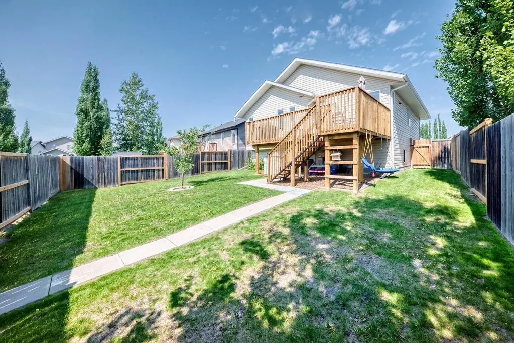 107 Landry Bend Red Deer AB T4R 0H3