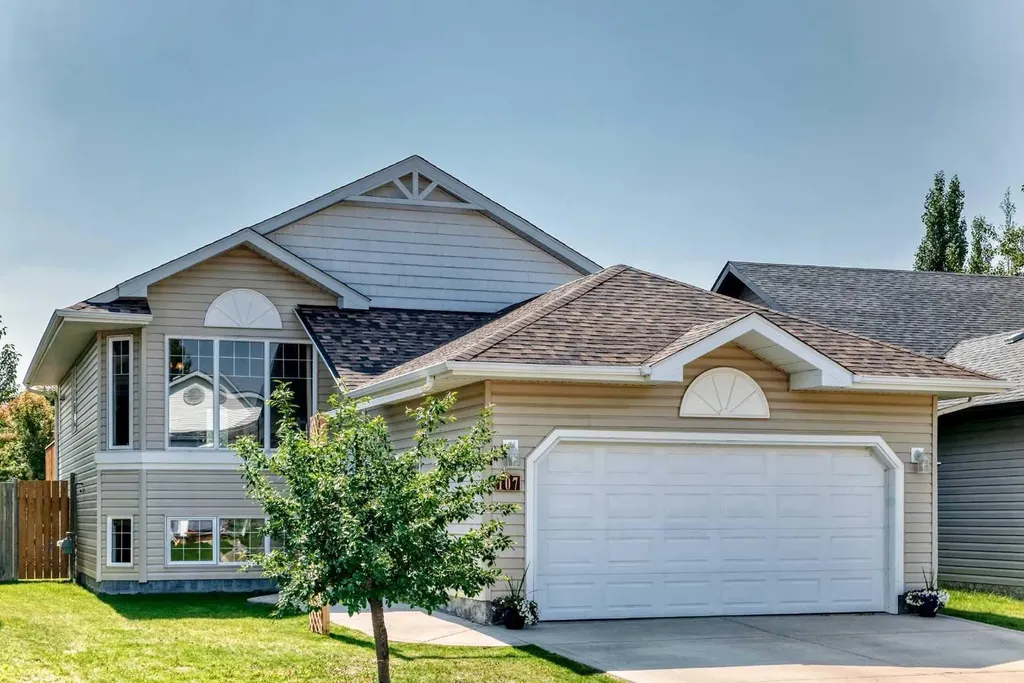 107 Landry Bend Red Deer AB T4R 0H3