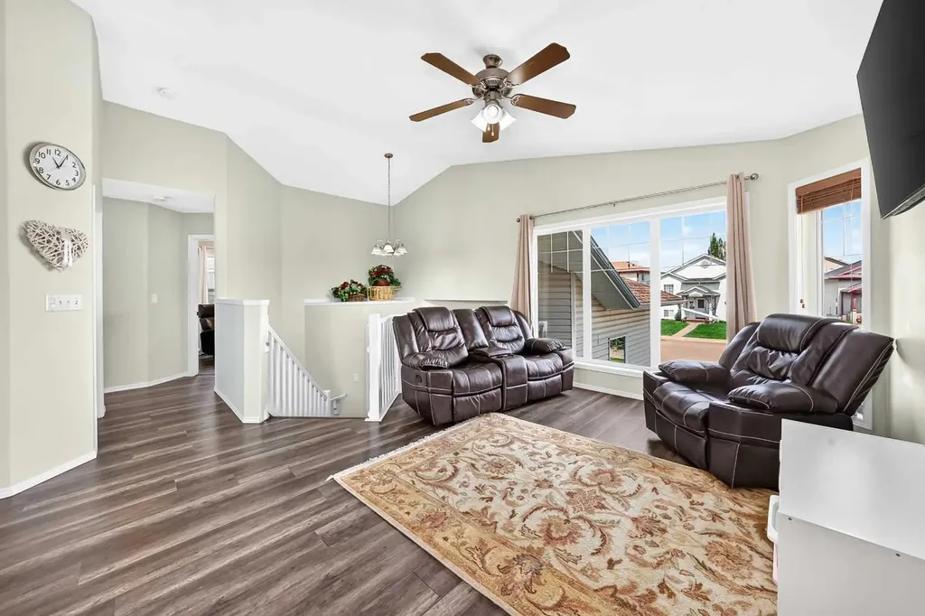 107 Landry Bend Red Deer AB T4R 0H3