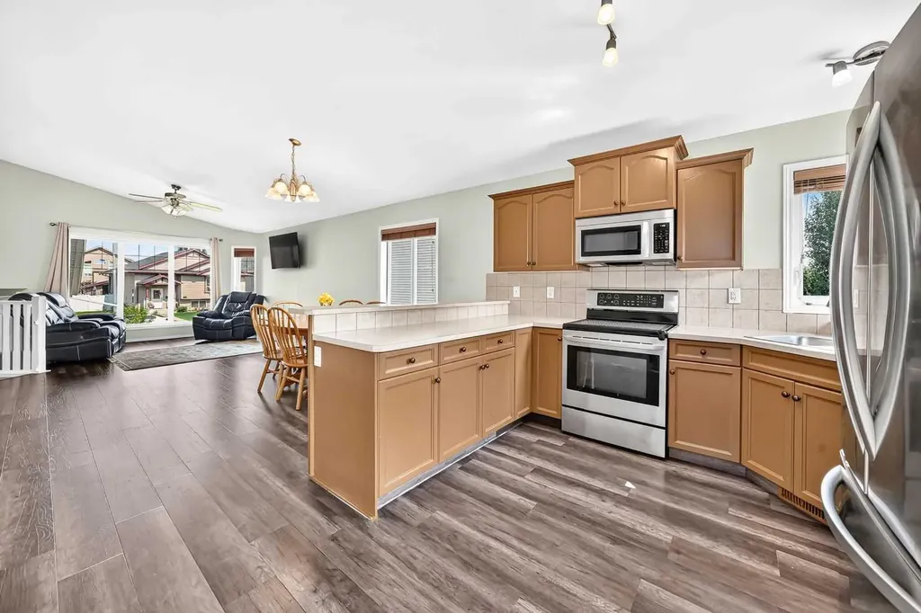 107 Landry Bend Red Deer AB T4R 0H3