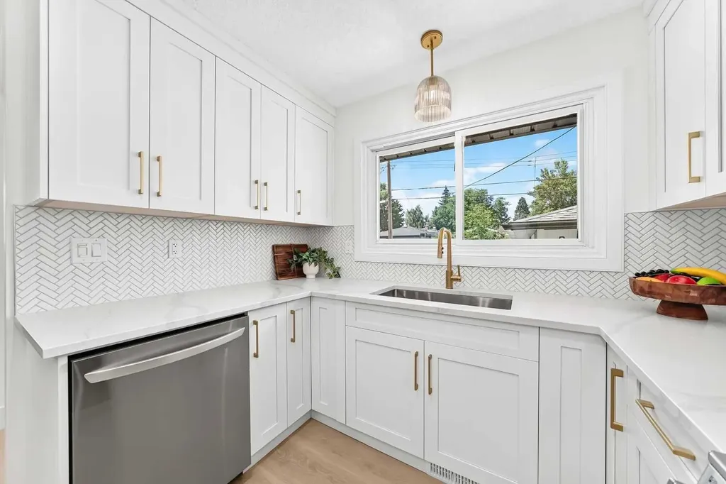 4139 Bowlen Street Calgary AB T2L1P8