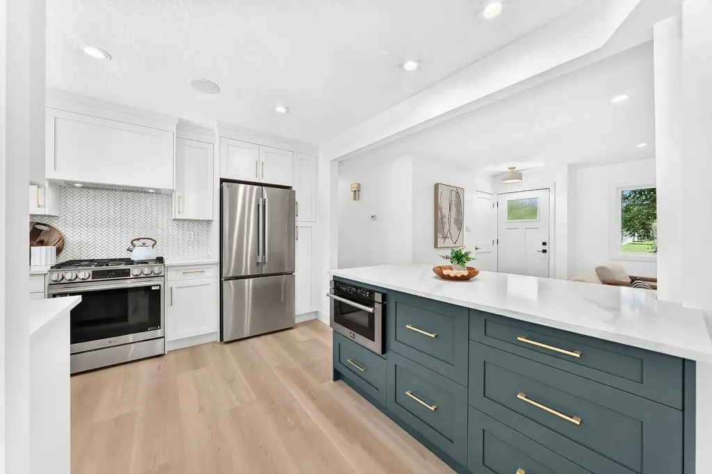4139 Bowlen Street Calgary AB T2L1P8