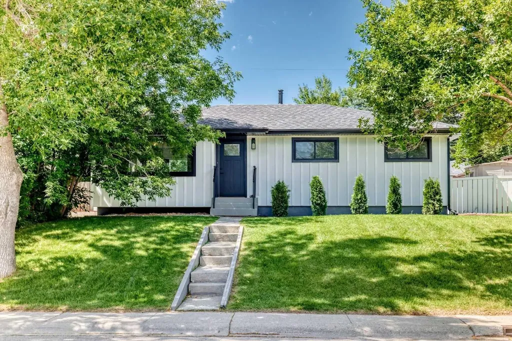 4139 Bowlen Street NW Calgary AB T2L1P8