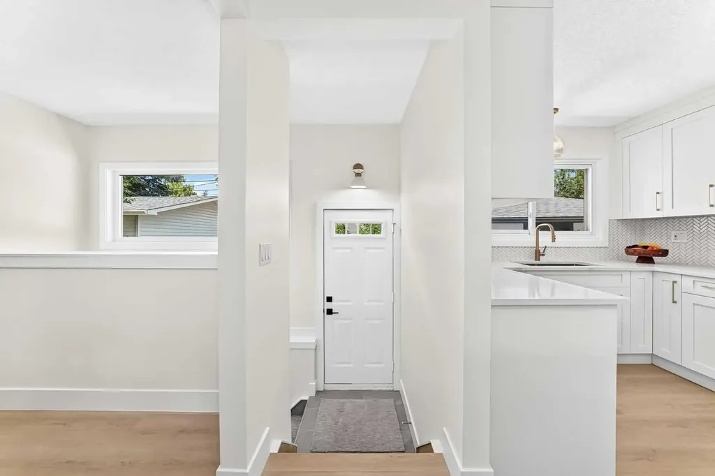 4139 Bowlen Street NW Calgary AB T2L1P8