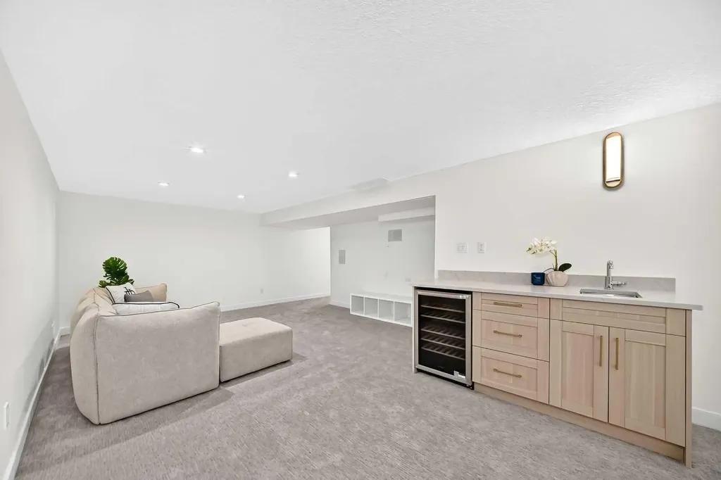 4139 Bowlen Street Calgary AB T2L1P8