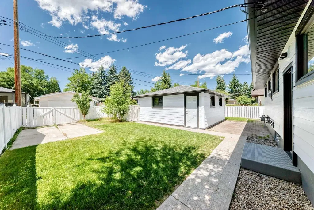 4139 Bowlen Street NW Calgary AB T2L1P8