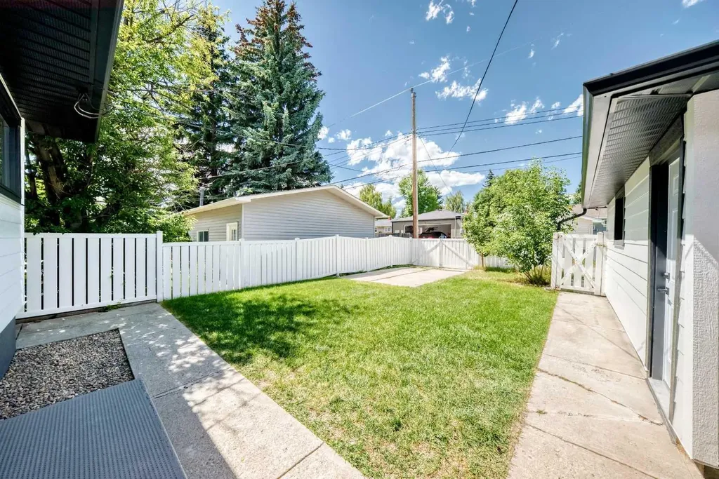 4139 Bowlen Street NW Calgary AB T2L1P8