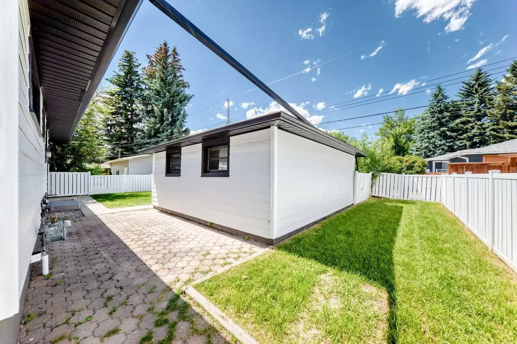 4139 Bowlen Street Calgary AB T2L1P8