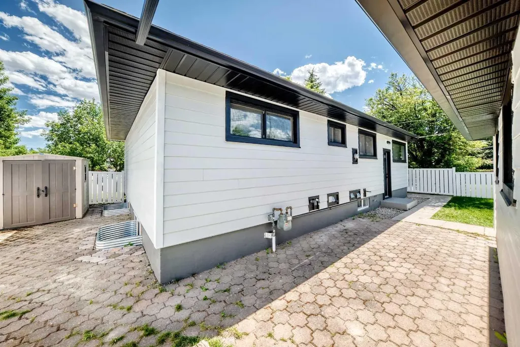 4139 Bowlen Street Calgary AB T2L1P8