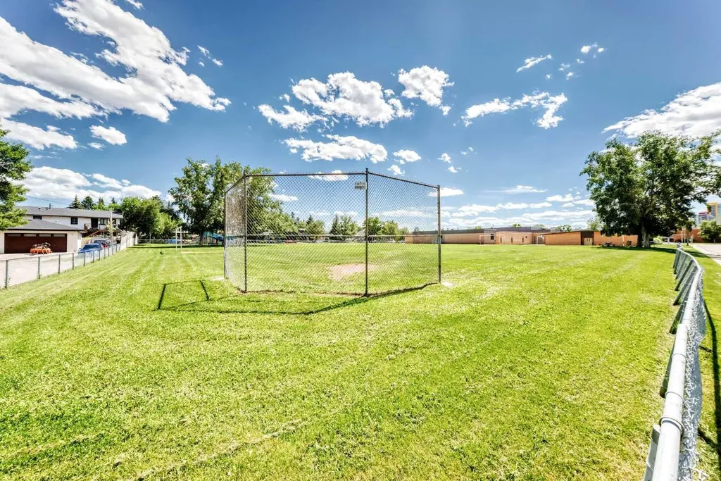 4139 Bowlen Street NW Calgary AB T2L1P8