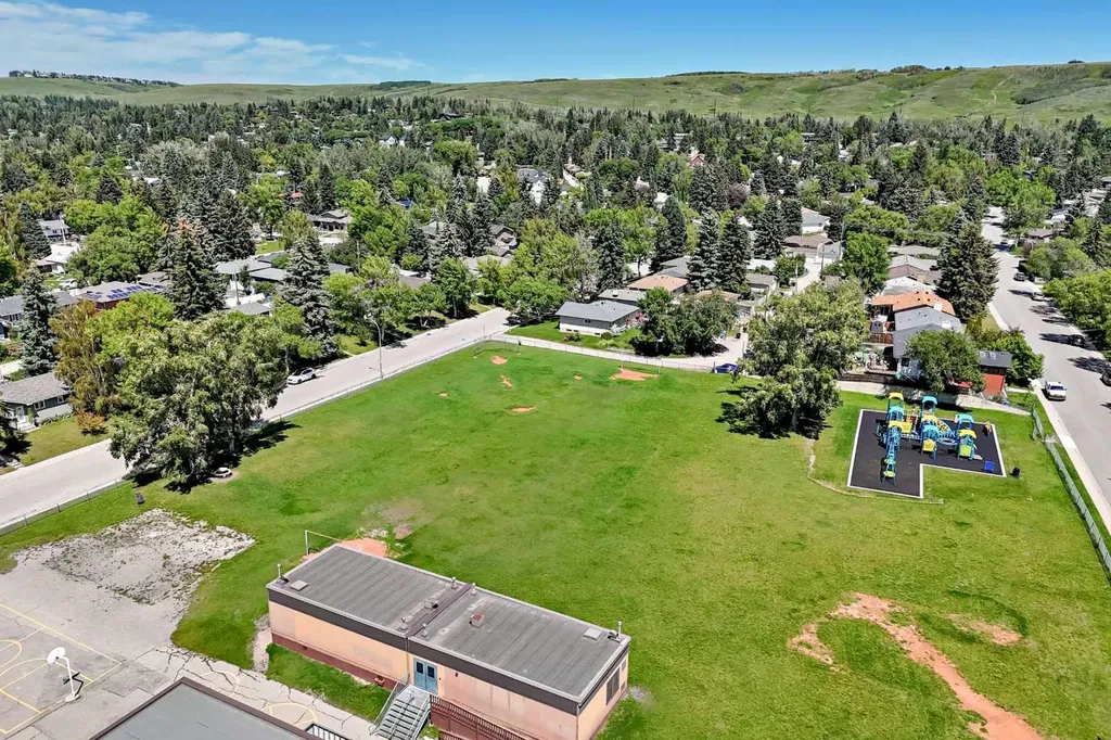 4139 Bowlen Street Calgary AB T2L1P8