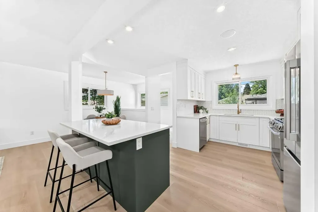 4139 Bowlen Street Calgary AB T2L1P8