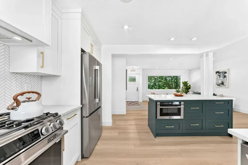4139 Bowlen Street Calgary AB T2L1P8