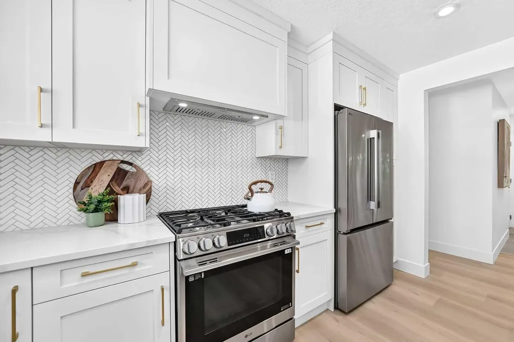 4139 Bowlen Street Calgary AB T2L1P8