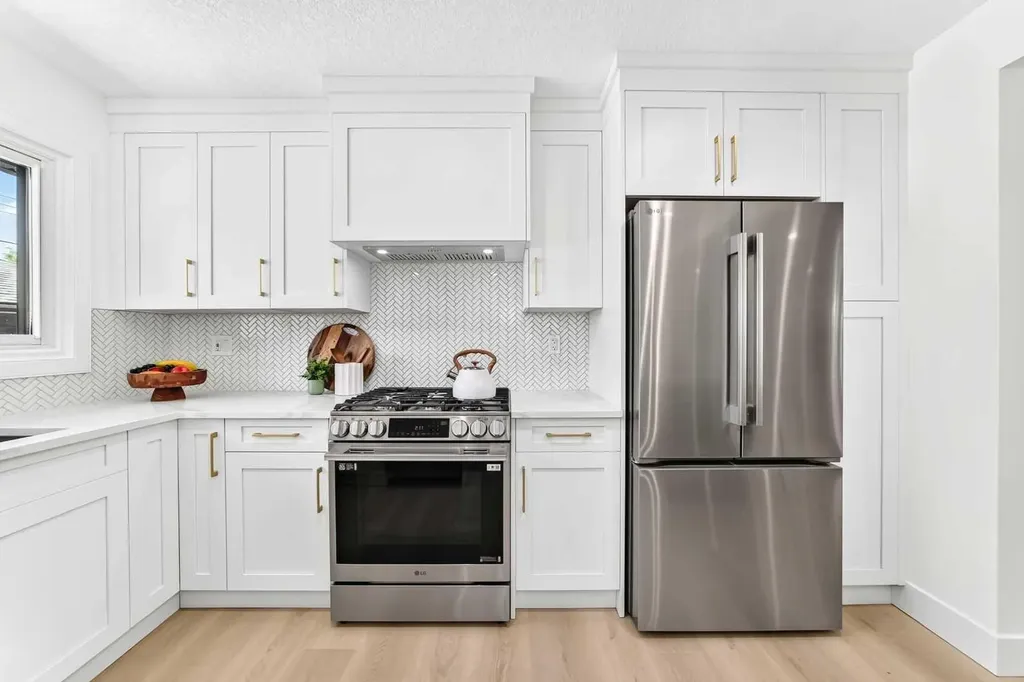 4139 Bowlen Street NW Calgary AB T2L1P8