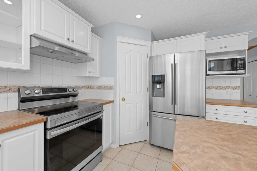 642 Citadel Drive NW Calgary AB T3G 4Z3
