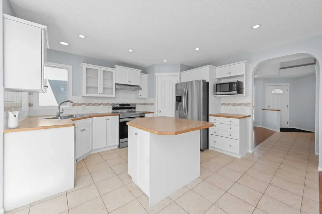 642 Citadel Drive NW Calgary AB T3G 4Z3