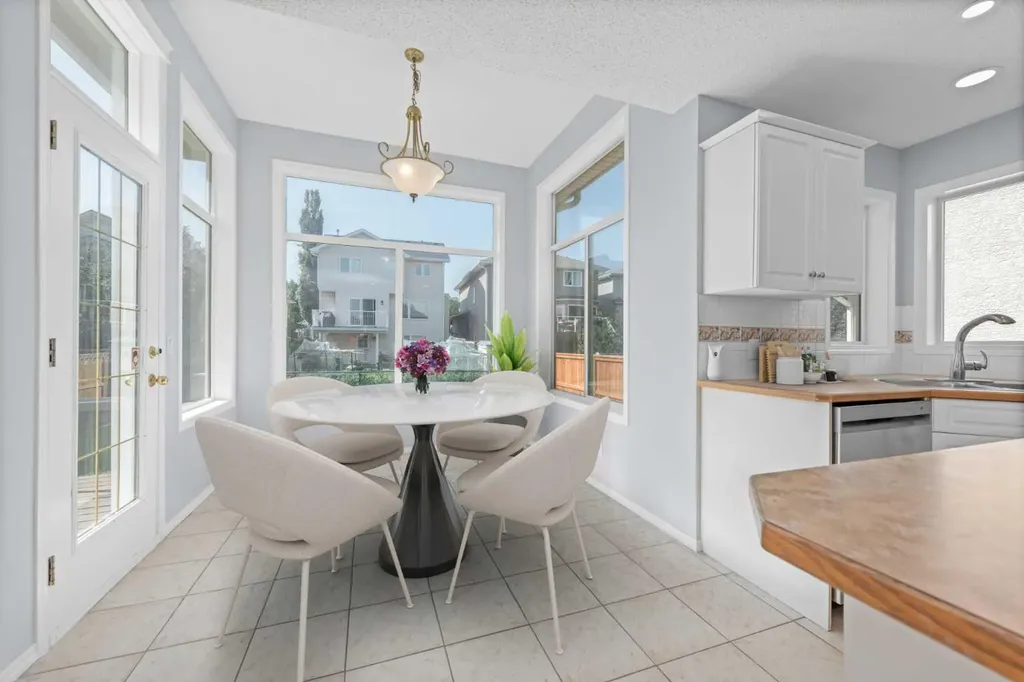 642 Citadel Drive NW Calgary AB T3G 4Z3