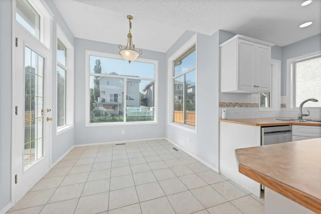 642 Citadel Drive NW Calgary AB T3G 4Z3