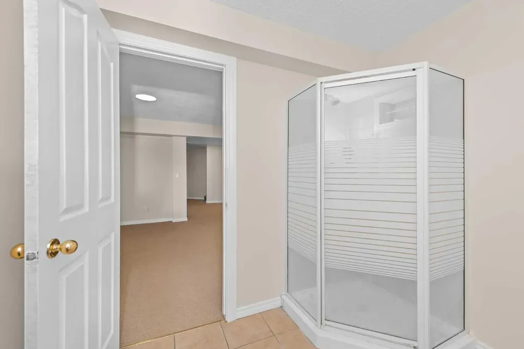 642 Citadel Drive NW Calgary AB T3G 4Z3