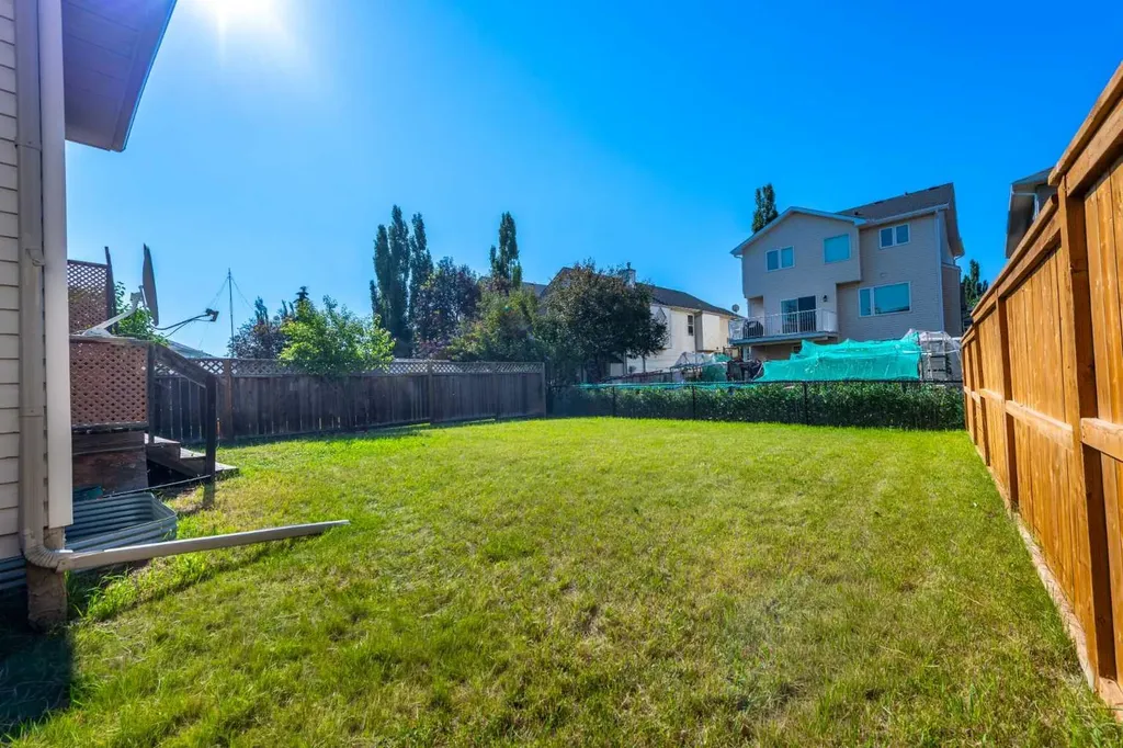 642 Citadel Drive NW Calgary AB T3G 4Z3