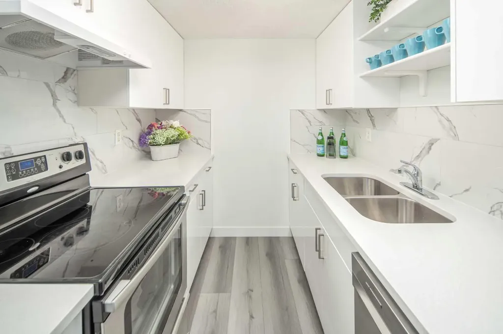 1055 72 Avenue NW Calgary AB T2K 5S4