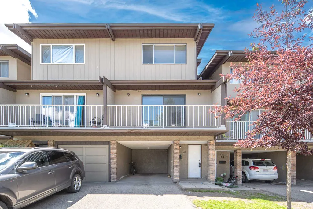 1055 72 Avenue NW Calgary AB T2K 5S4