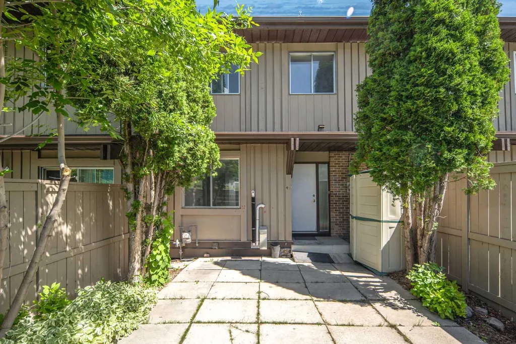 1055 72 Avenue NW Calgary AB T2K 5S4