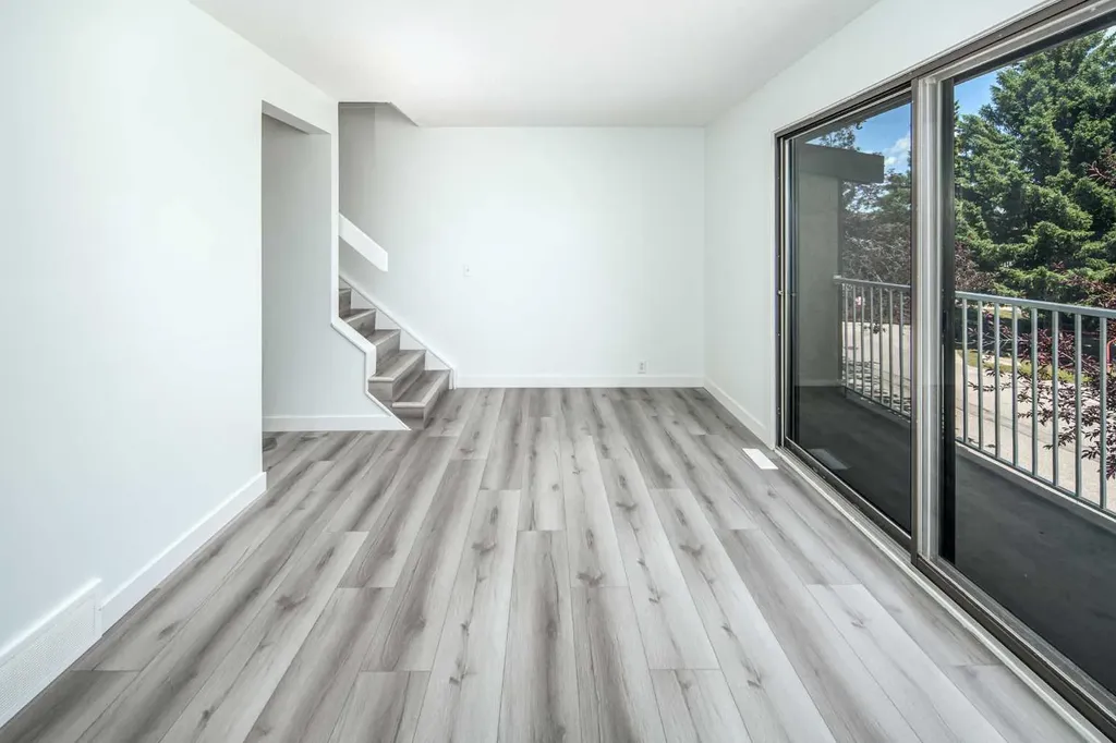 1055 72 Avenue NW Calgary AB T2K 5S4