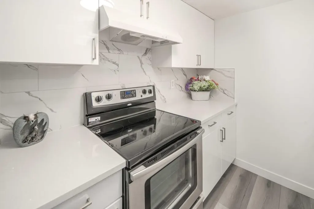 1055 72 Avenue NW Calgary AB T2K 5S4