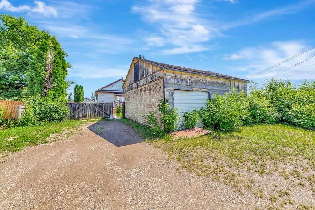 1512 49 Avenue Lloydminster SK S9V 1T3