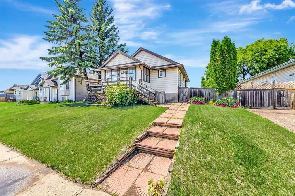 1512 49 Avenue Lloydminster SK S9V 1T3