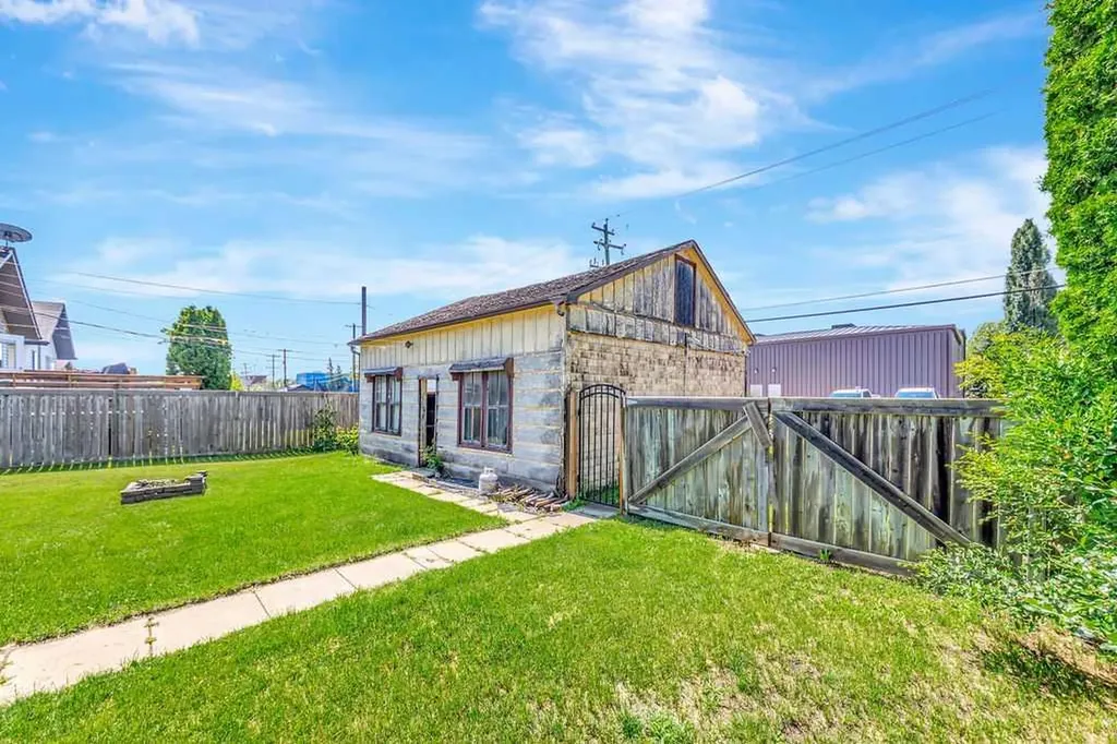 1512 49 Avenue Lloydminster SK S9V 1T3