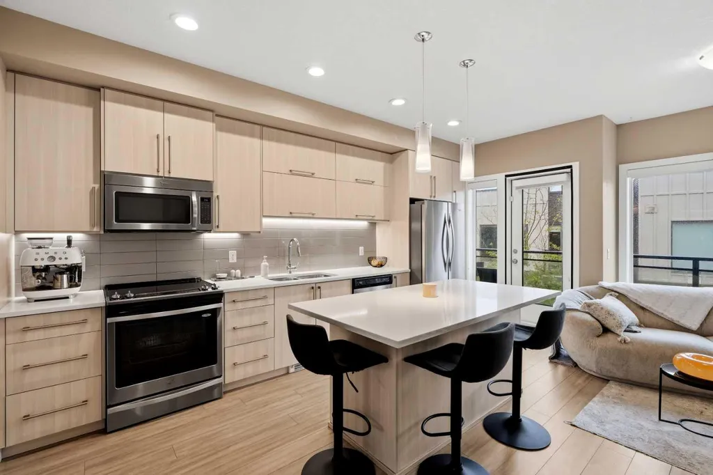 71 34 Avenue SW Calgary AB T2S 3H4